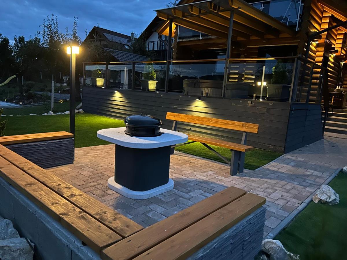 Roenk Relax Apartment Miskolc Luaran gambar