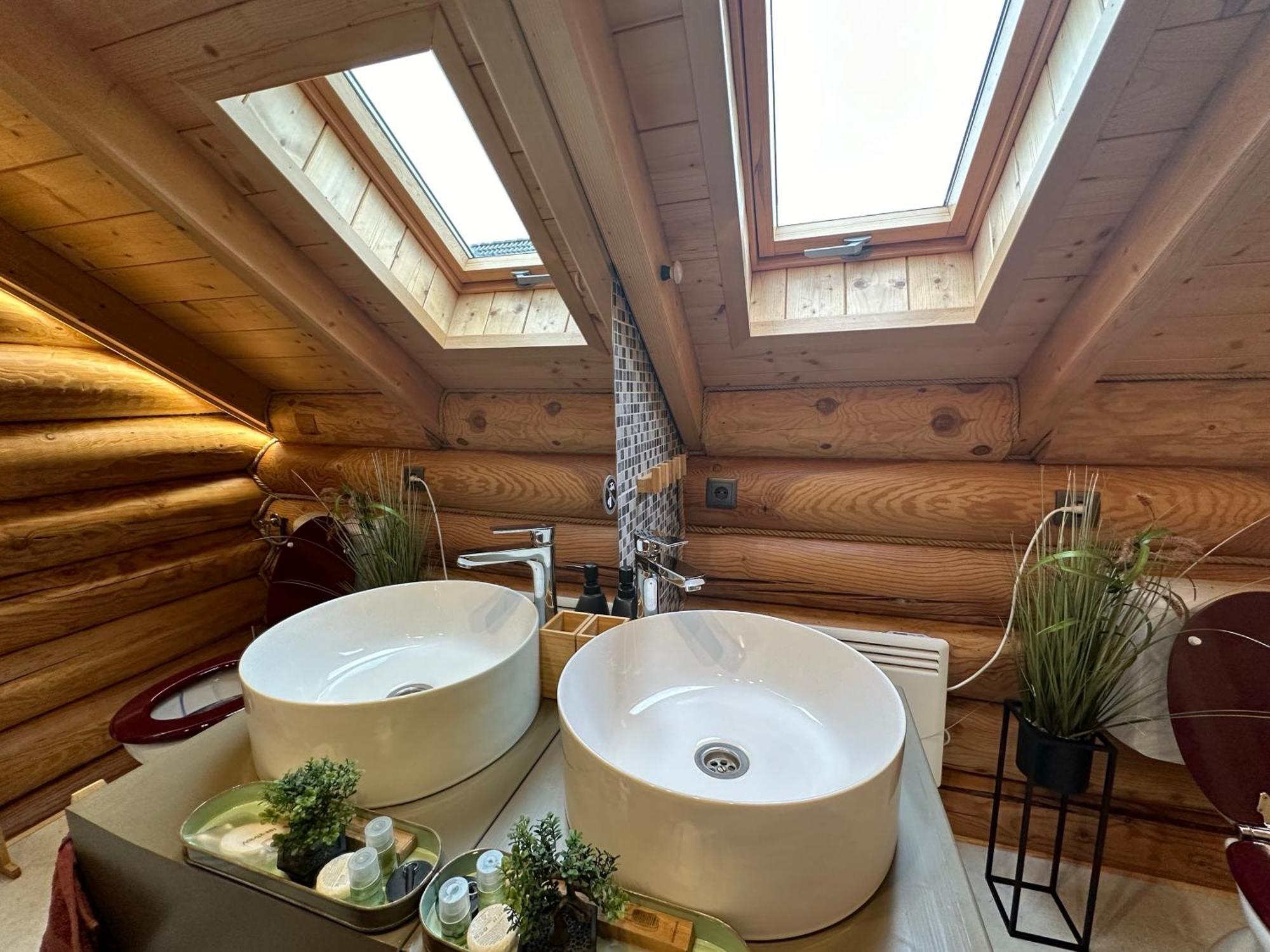 Roenk Relax Apartment Miskolc Luaran gambar