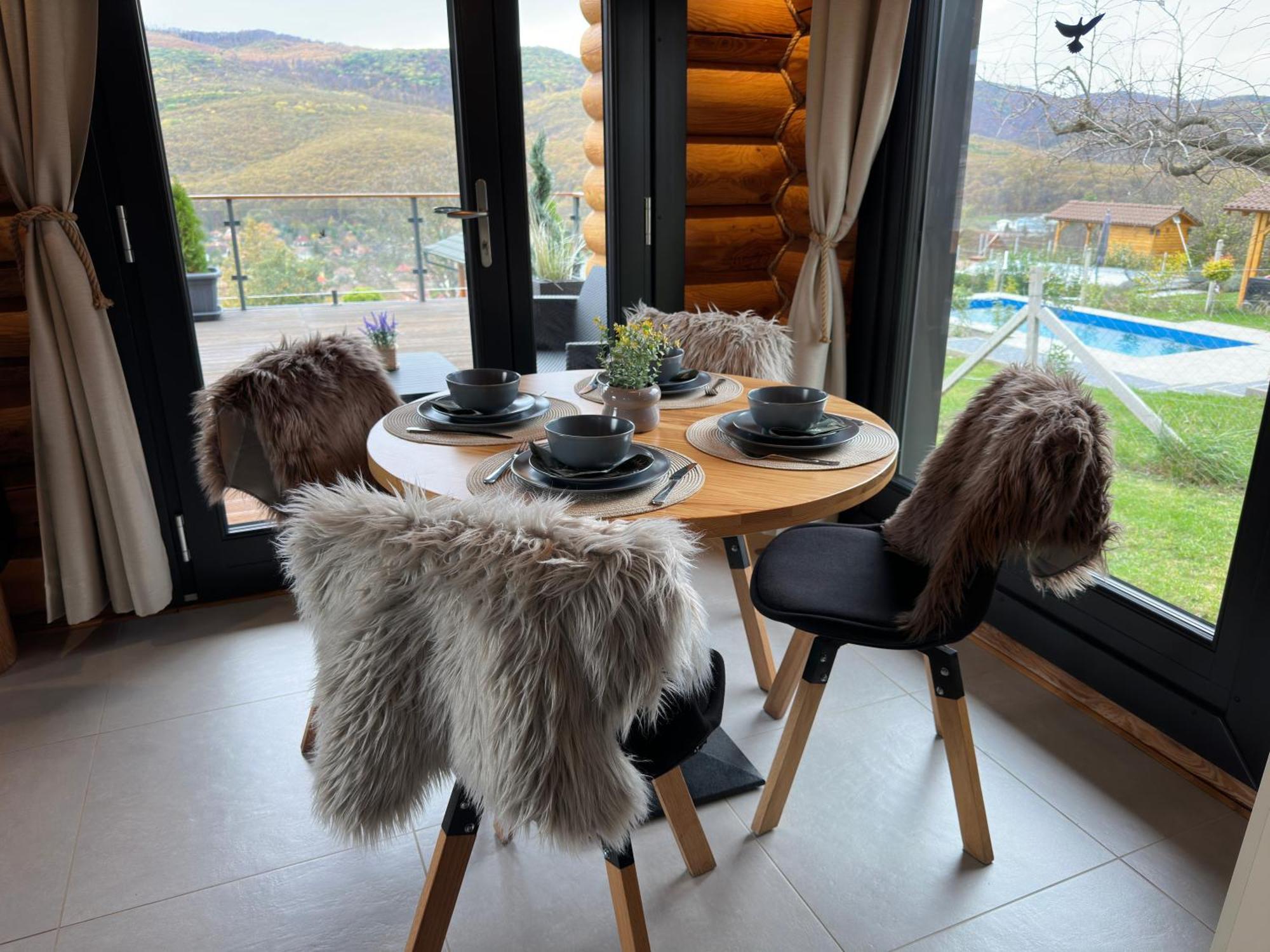 Roenk Relax Apartment Miskolc Luaran gambar